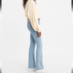 Levi's 725 High Rise Bootcut jeans, light wash, Size 31